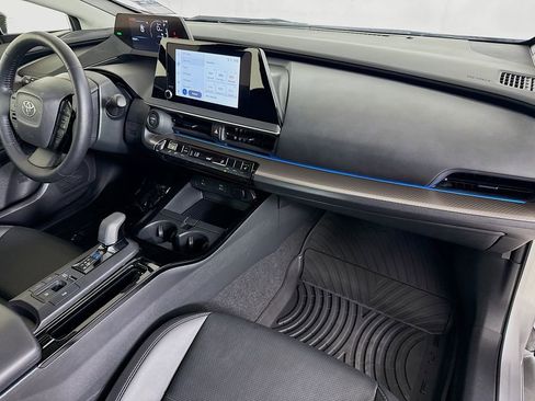 Used 2025 Toyota Prius XLE image 27