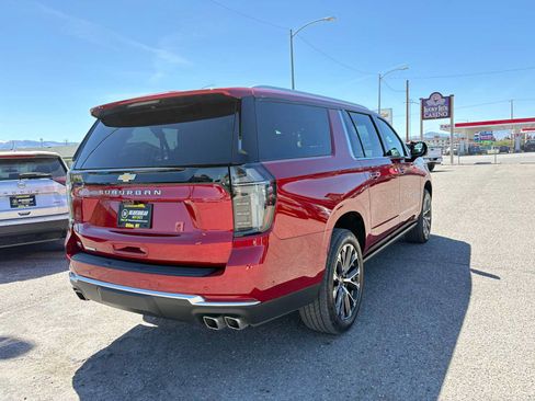 Used 2025 Chevrolet Suburban High Country AWD/4WD image 3