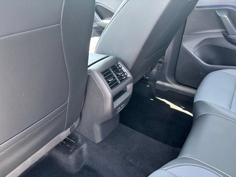 Used 2026 Volkswagen Tiguan SE FWD image 24