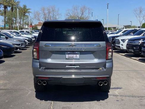 Used 2022 Chevrolet Suburban Premier w/ Premium Package image 5