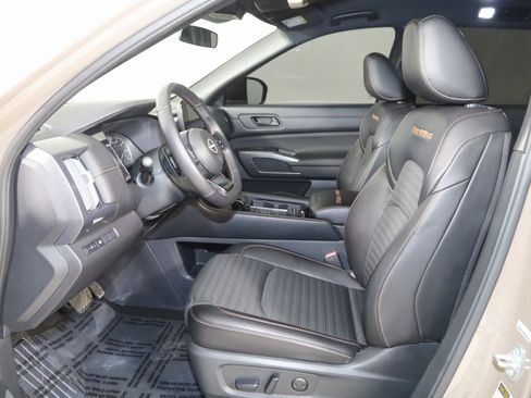 Used 2024 Nissan Pathfinder Rock Creek image 10