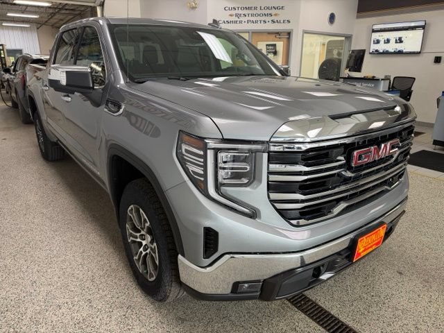 Used 2025 GMC Sierra 1500 SLT AWD/4WD image 4
