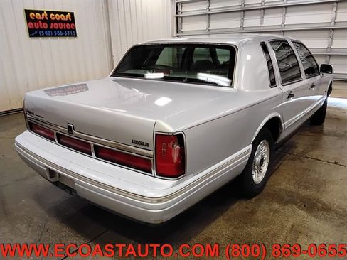 Used 1997 Lincoln Town Car Executive image 3