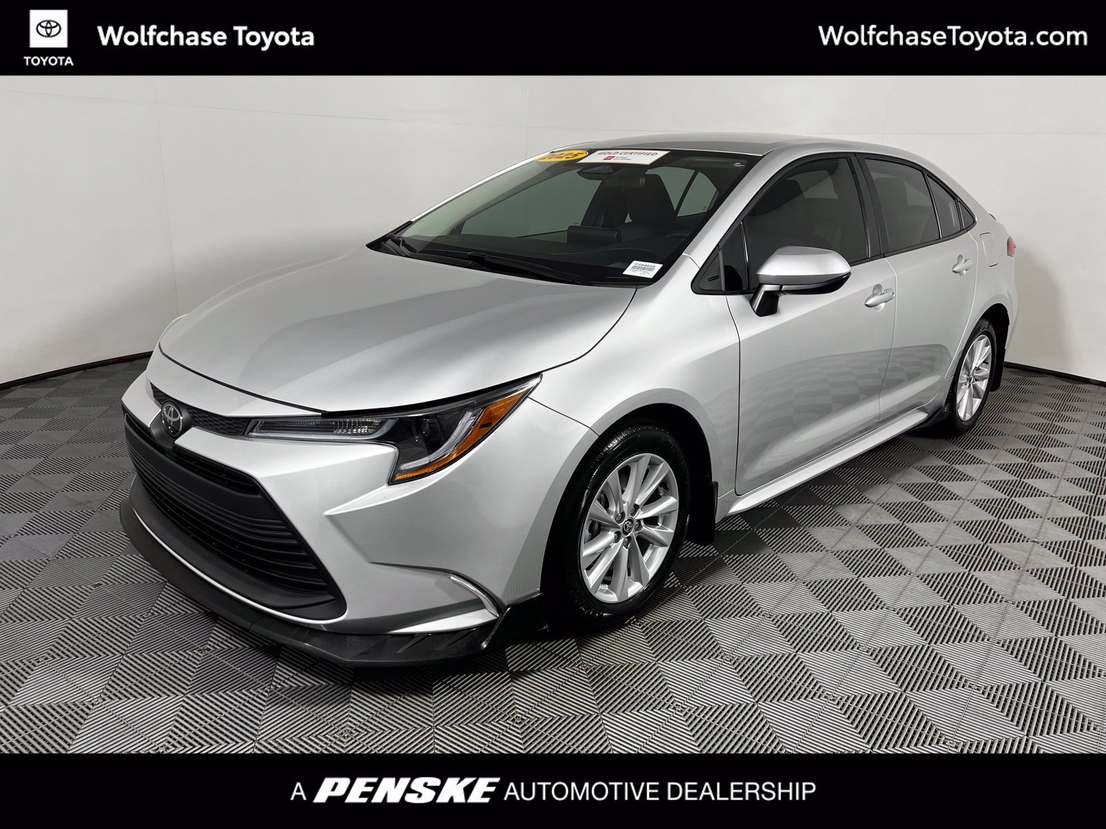 Used 2025 Toyota Corolla LE w/ LE Premium Package FWD image 1