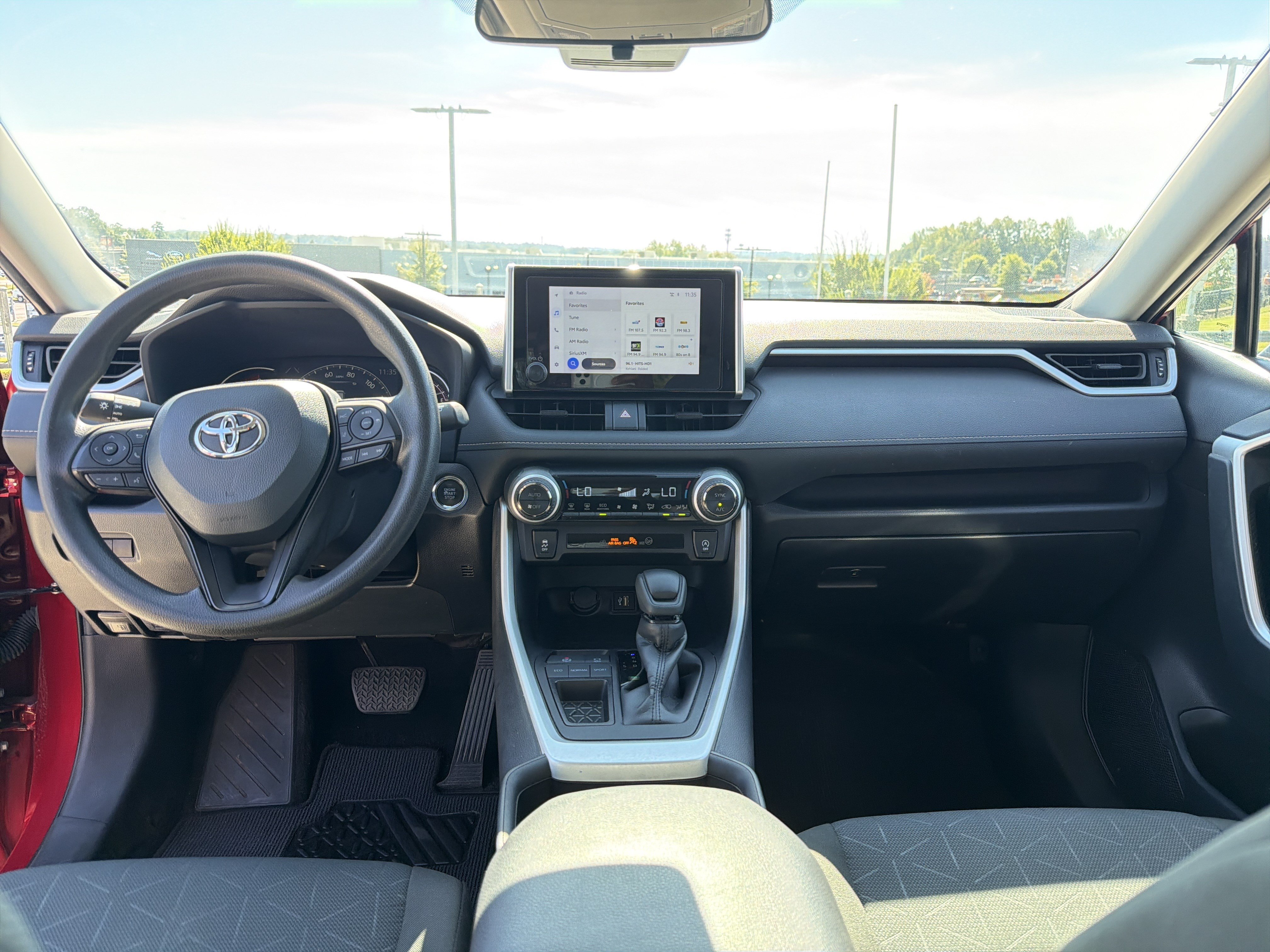 Used 2025 Toyota RAV4 XLE FWD image 30