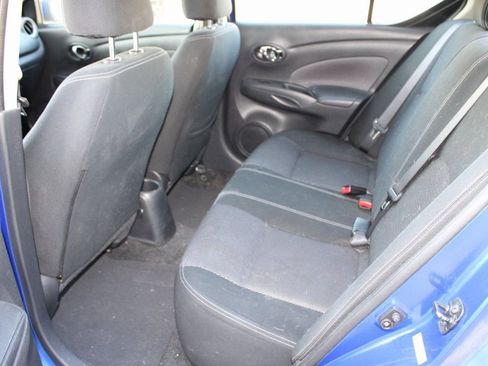 Used 2017 Nissan Versa SV image 5