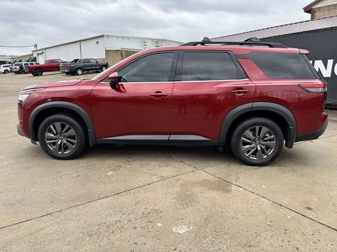 Used 2022 Nissan Pathfinder SV w/ SV Premium Package image 4