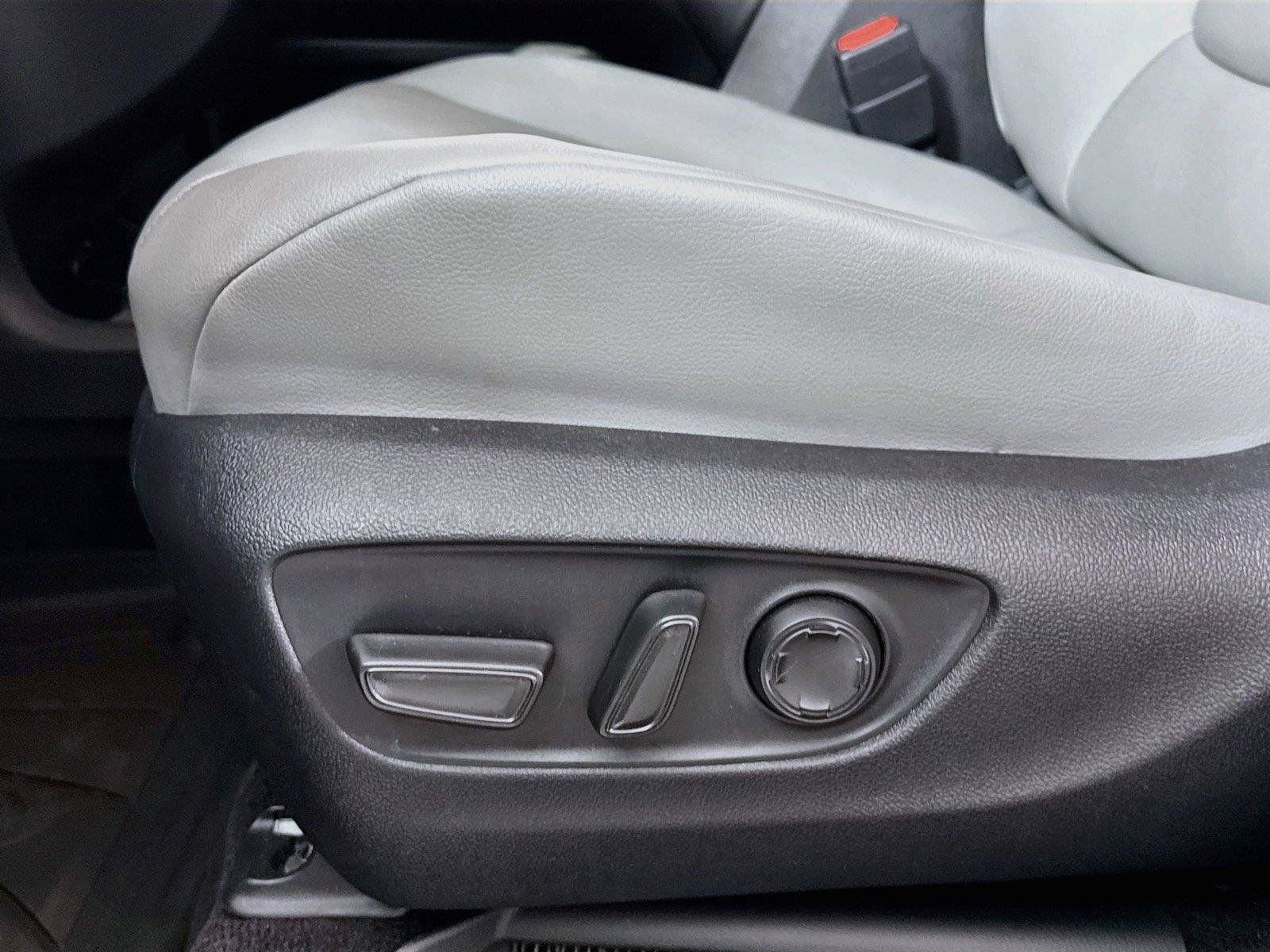 Certified 2026 Toyota Sienna XLE FWD image 30