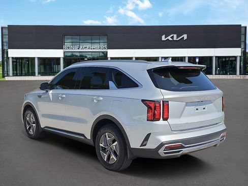 Certified 2023 Kia Sorento EX w/ Panoramic Sunroof Package FWD image 3