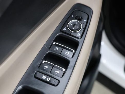 Used 2020 Hyundai Santa Fe SEL FWD image 17