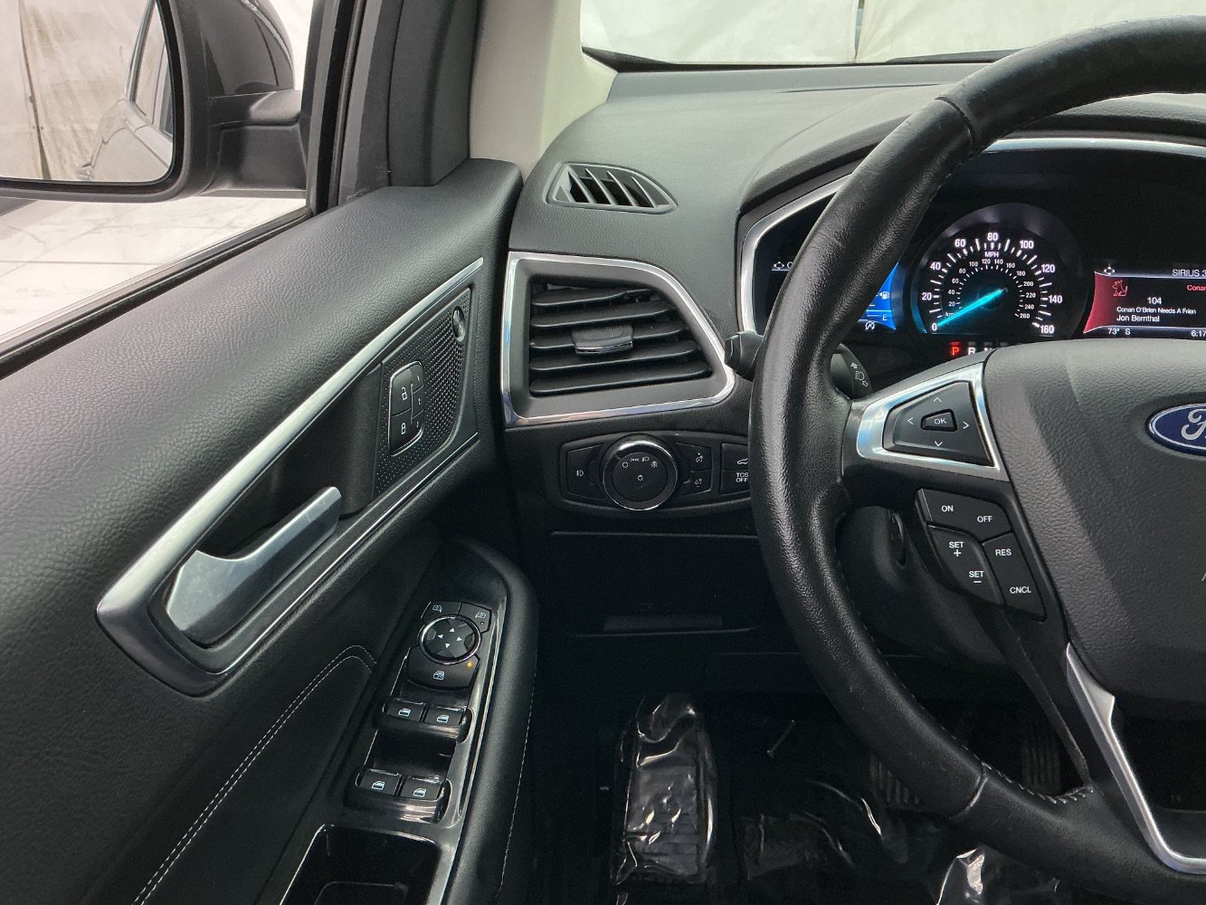 Used 2020 Ford Edge Titanium FWD image 32