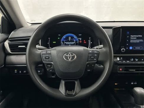 Used 2025 Toyota Camry LE image 15