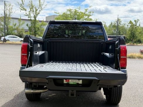 Certified 2025 Toyota Tacoma SR5 AWD/4WD image 11