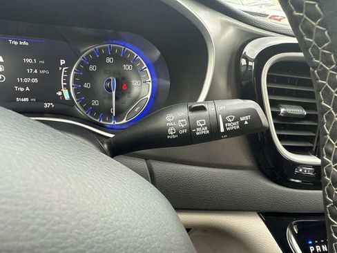 Used 2024 Chrysler Pacifica Touring-L FWD image 36