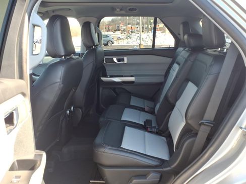Certified 2022 Ford Explorer XLT w/ Equipment Group 202A image 11
