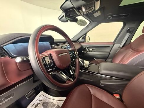 Used 2025 Land Rover Range Rover Sport Dynamic SE AWD/4WD image 6