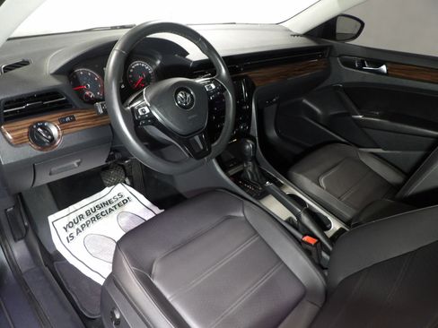 Used 2022 Volkswagen Passat 2.0T FWD image 9