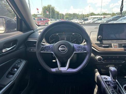 Used 2024 Nissan Altima 2.5 SV FWD image 19