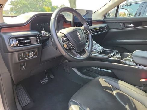 Used 2023 Lincoln Nautilus Reserve AWD/4WD image 7