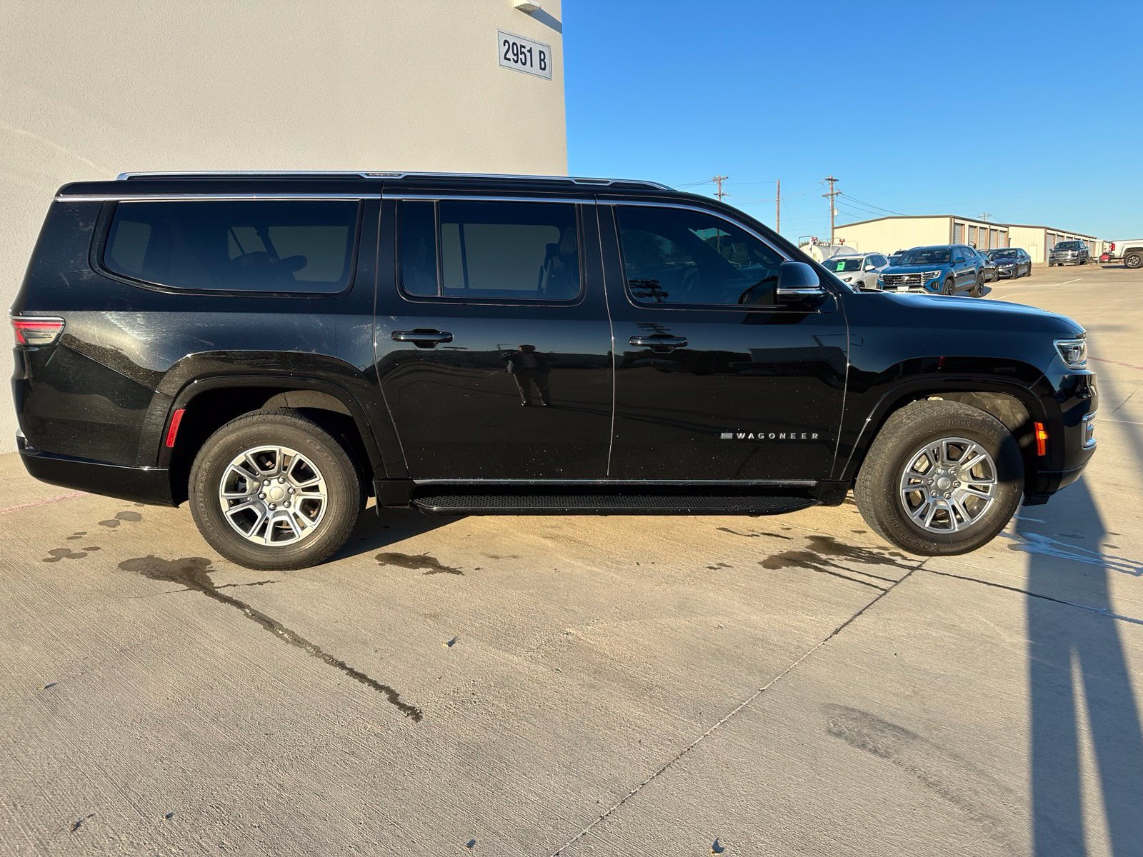 Used 2024 Jeep Wagoneer L 4WD w/ Rear Seat Video Group 1 image 8