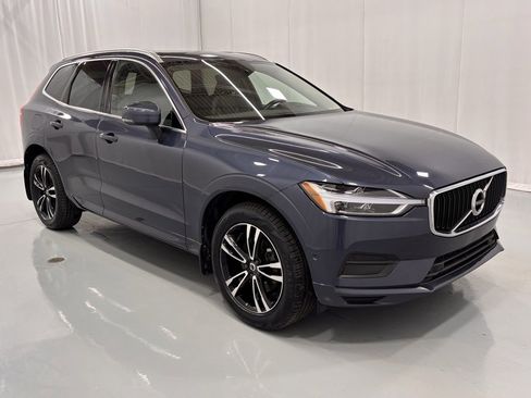 Used 2019 Volvo XC60 T5 Momentum w/ Premium Package image 4