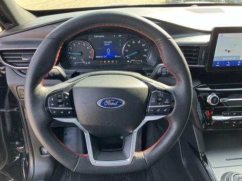 Used 2023 Ford Explorer ST-Line w/ Class IV Trailer Tow Package image 10