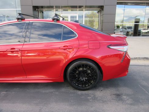 Used 2019 Toyota Camry XSE w/ Driver Assist Package FWD image 4
