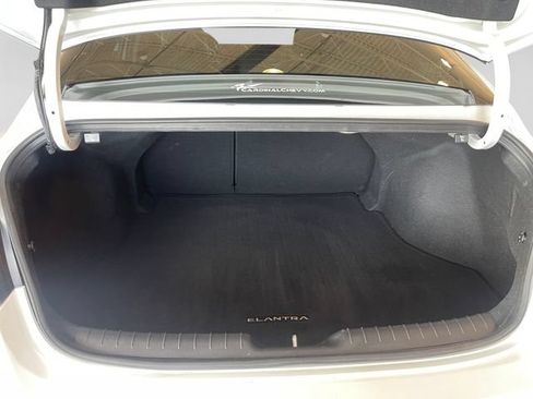 Used 2023 Hyundai Elantra Limited w/ Cargo Package FWD image 9