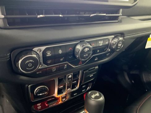 New 2026 Jeep Wrangler Unlimited Rubicon AWD/4WD image 14