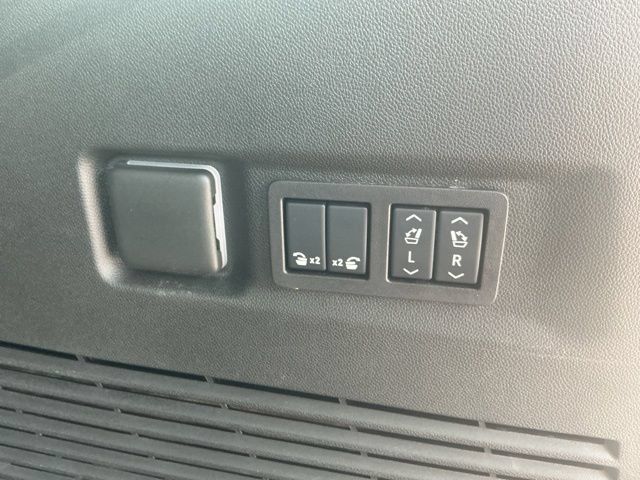 Used 2025 Chevrolet Suburban RST w/ Comfort Package AWD/4WD image 17