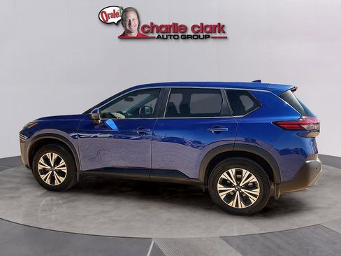Used 2023 Nissan Rogue SV image 2