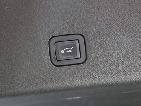 Used 2018 Chevrolet Traverse Premier w/ Redline Edition FWD image 39