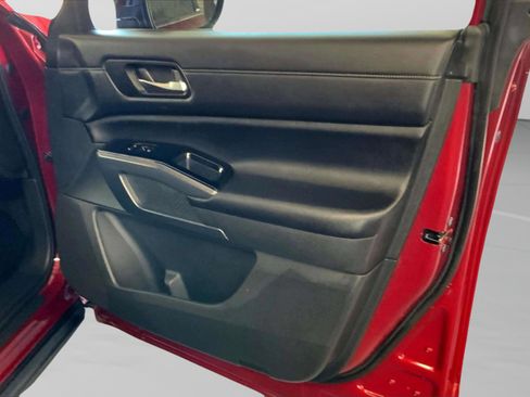 Used 2023 Nissan Pathfinder SL image 16