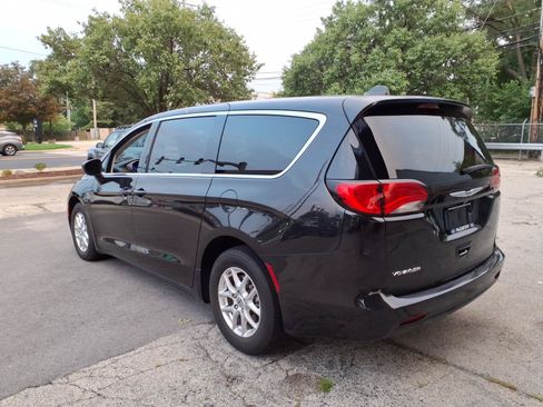 Used 2023 Chrysler Voyager LX FWD image 5