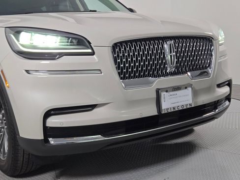 Used 2023 Lincoln Aviator AWD w/ Class IV Trailer Tow Package image 8