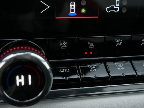 Used 2024 GMC Canyon AT4X image 33