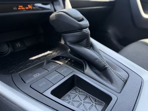 Used 2025 Toyota RAV4 XLE FWD image 19