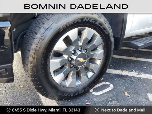 Used 2025 Chevrolet Silverado 2500 Custom w/ Custom Value Package image 10