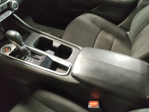 Used 2025 Nissan Sentra SV FWD image 26