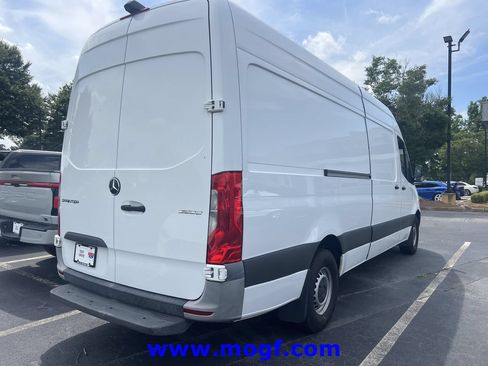 Used 2022 Mercedes-Benz Sprinter 2500 image 3