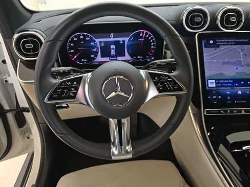 Used 2025 Mercedes-Benz GLC 350e 4MATIC image 13