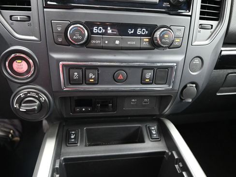 Used 2024 Nissan Titan SV w/ SV Convenience Package image 16