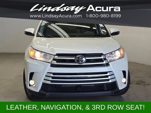 Used 2019 Toyota Highlander XLE AWD/4WD image 2