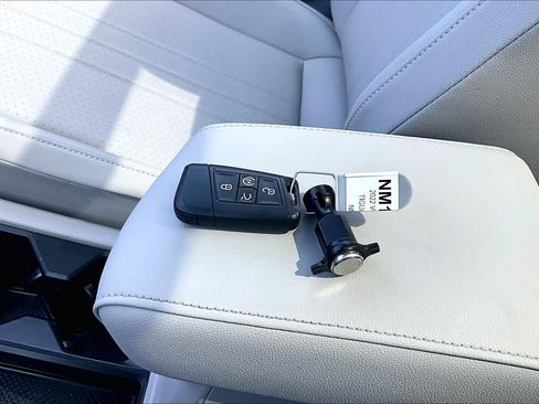 Used 2022 Volkswagen Tiguan SE R-Line AWD/4WD image 14