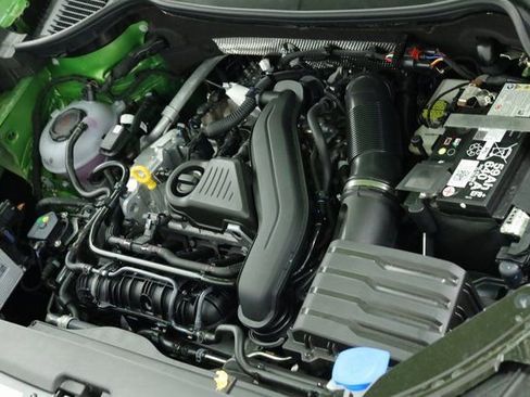 New 2025 Volkswagen Taos SE image 9