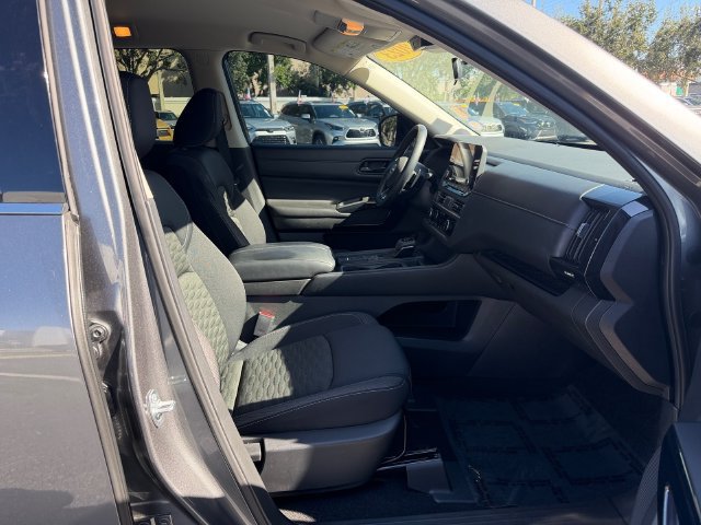 Used 2023 Nissan Pathfinder S FWD image 17
