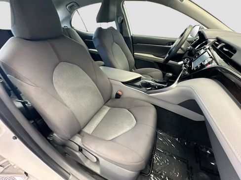 Used 2020 Toyota Camry LE image 15