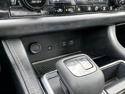 Used 2023 Nissan Pathfinder Platinum AWD/4WD image 15