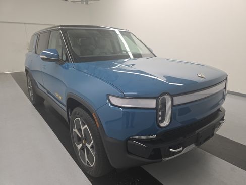 Used 2023 Rivian R1S Adventure AWD/4WD image 7