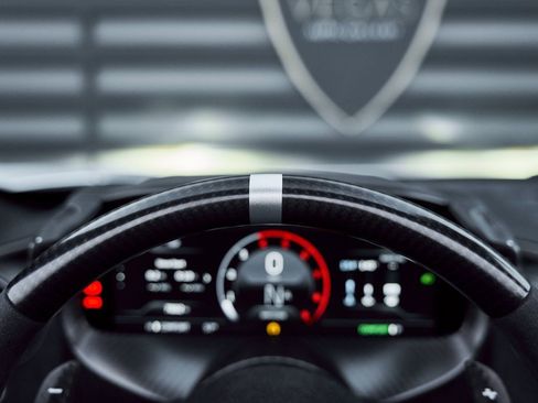 Used 2024 McLaren 750S Spider image 57